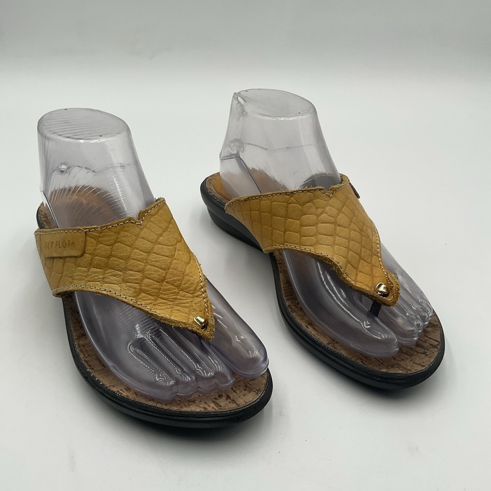 Fly Flot Thong‎ Flip Flop Sandals Womens Sz 8 Yellow Leather Lightweight Slip on